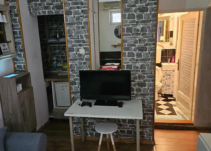 Central 25M2 Studio With Big Patio