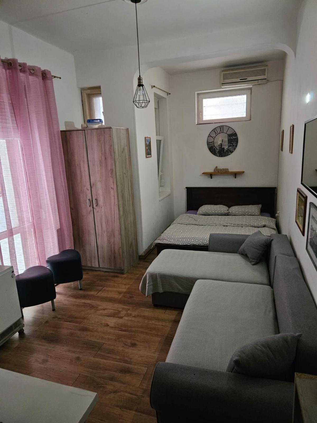 Apartment 25m2 With Big Patio Belgrade